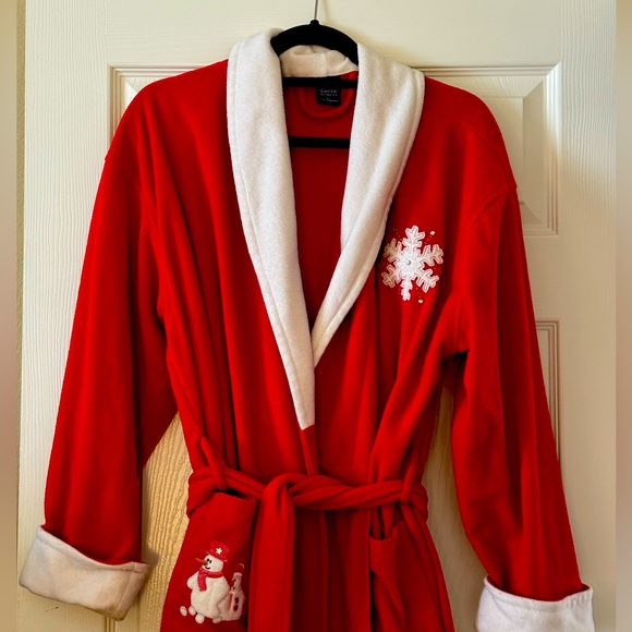 Red fleece Robe with White Collar & Snowflake/Snowman Design - Lrg - Picture 3 of 10